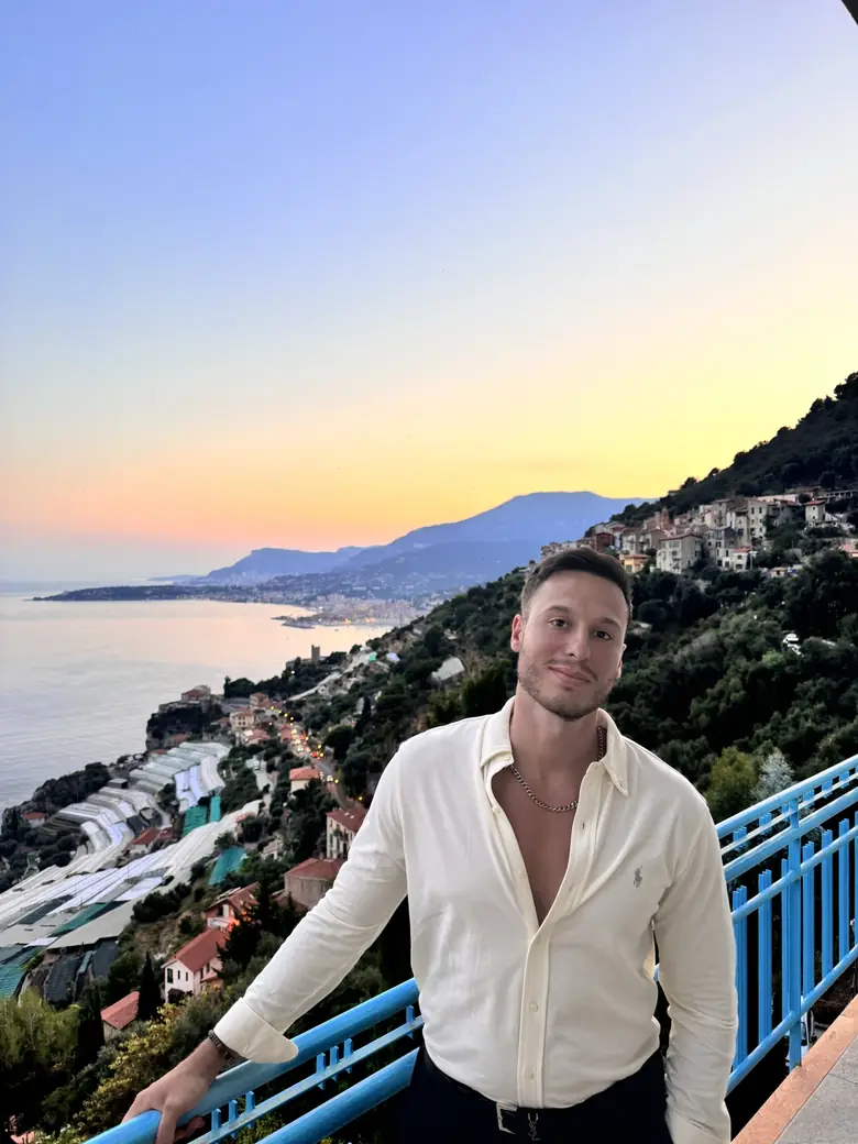 Lawrence, Ayurvedic massage therapist at home, French Riviera between Menton and Monaco